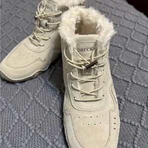 Size 9 Debeck boots. Like new.